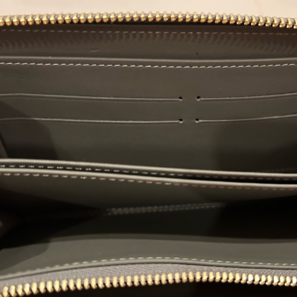 Authentic Louis Vuitton Vernis Zippy Wallet - Picture 6 of 6